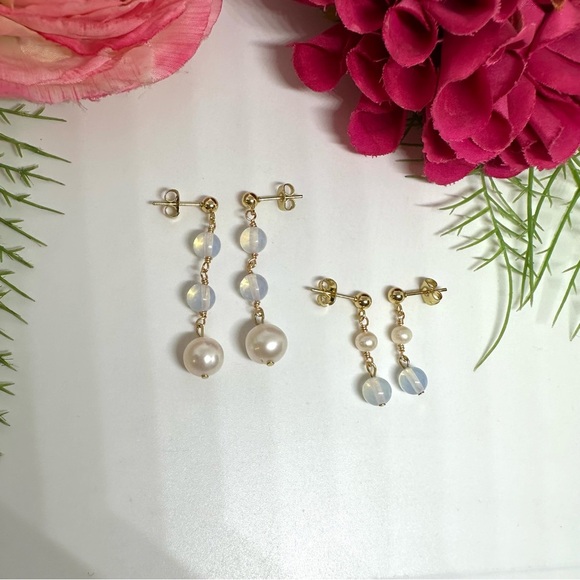 NEW⚜️Opalite & Freshwater Pearl Beaded Earrings - Picture 3 of 6